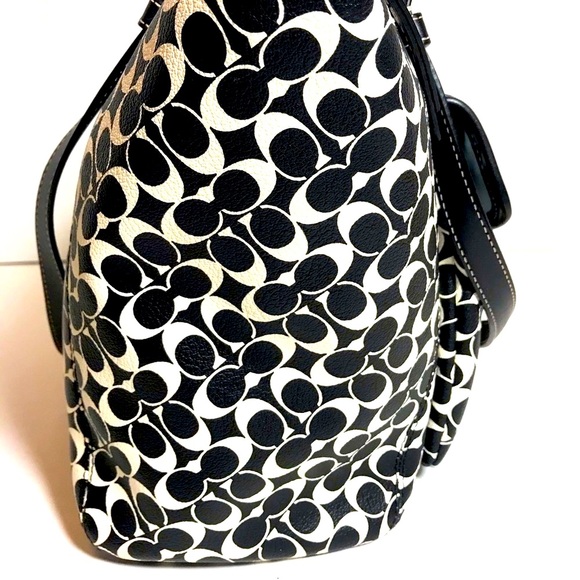 Coach Black and White Logo Tote Looks Brand new! - Picture 6 of 9